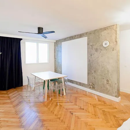 Apt In Height On The Canal View On All Париж